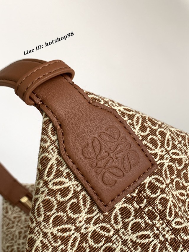 Loewe專櫃2022新款大號便當包飯盒包 羅意威Cubi Anagram腋下包 10231 lyw1088